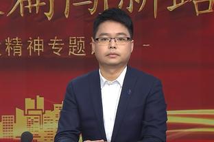 记者：裁判鸣哨后韦世豪依然大脚将球踢出界，被出示黄牌